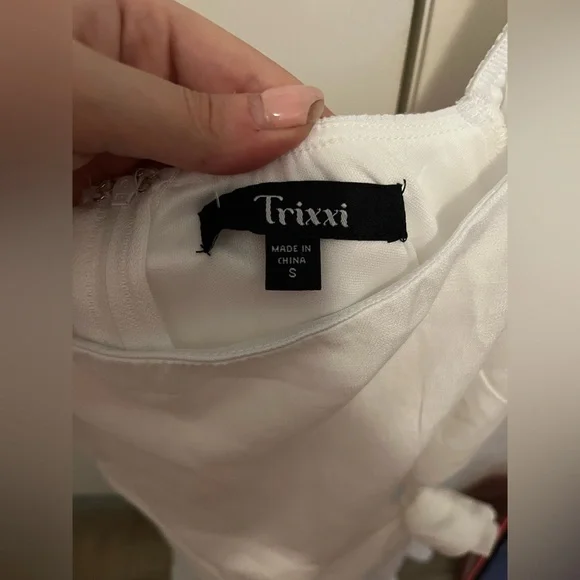 White apron waist dress - Picture 3 of 3